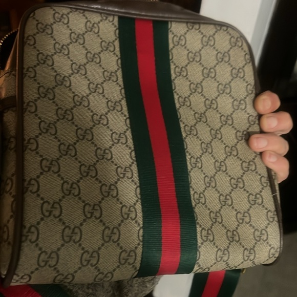 Designer messenger bag lightly used a few times. Great condition - Picture 4 of 4